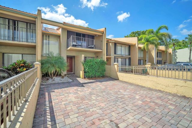 740 E Coco Plum Circle 3, Plantation, FL 33324