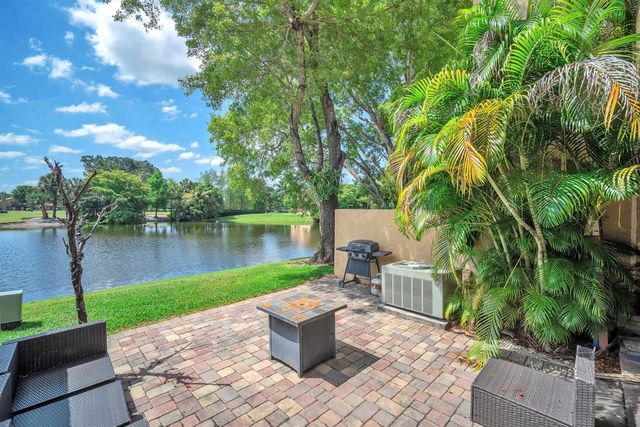740 E Coco Plum Circle 3, Plantation, FL 33324