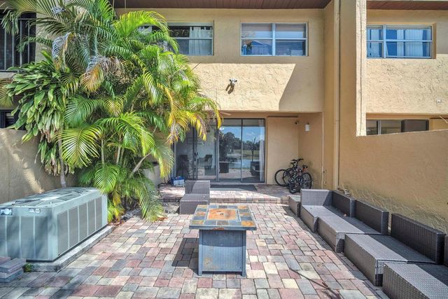 740 E Coco Plum Circle 3, Plantation, FL 33324