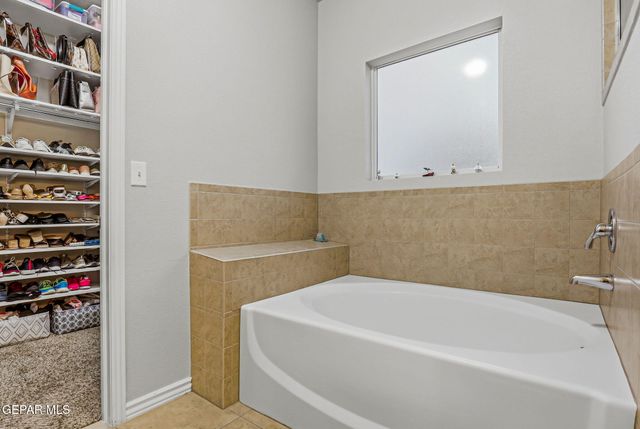 5601 VALLEY MAPLE Drive, El Paso, TX 79932