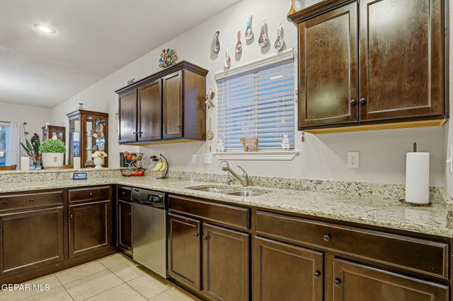 5601 VALLEY MAPLE Drive, El Paso, TX 79932