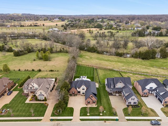 845 Brook Trl, Lebanon, TN 37087