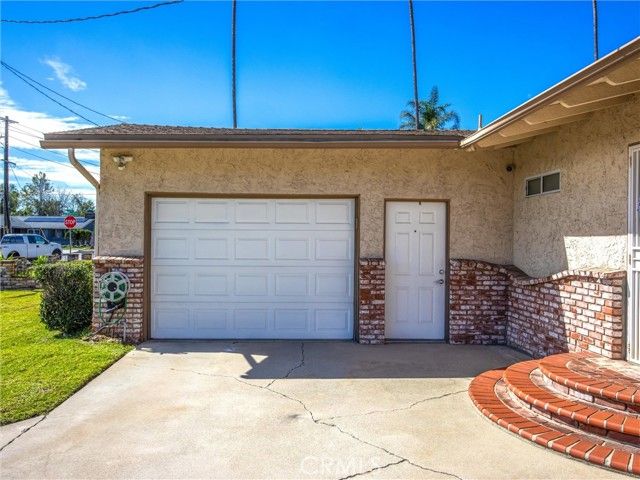 17320 Anastasia, Fontana, CA 92335