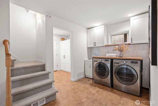 1035 NE 100th Street, Seattle, WA 98125