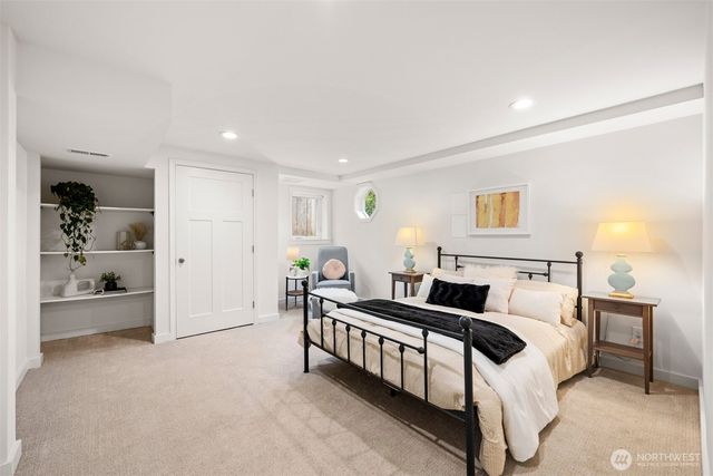 1035 NE 100th Street, Seattle, WA 98125