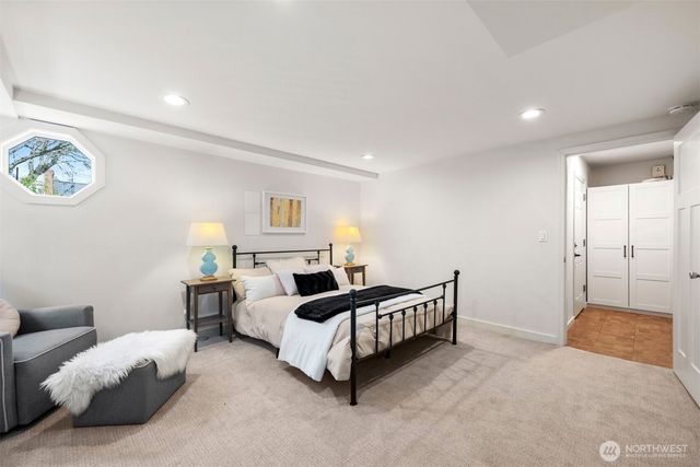 1035 NE 100th Street, Seattle, WA 98125