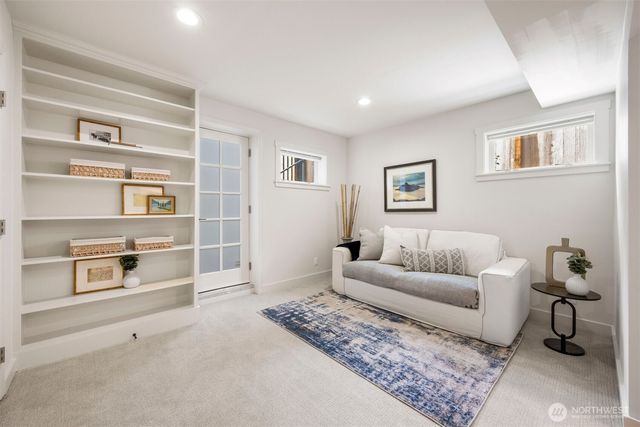 1035 NE 100th Street, Seattle, WA 98125