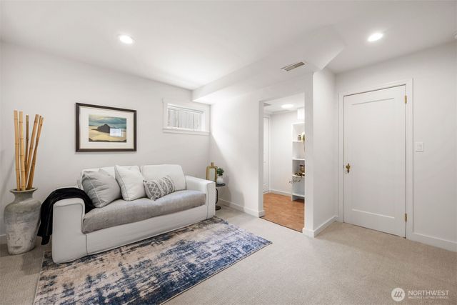 1035 NE 100th Street, Seattle, WA 98125