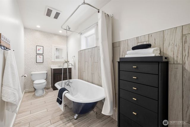 1035 NE 100th Street, Seattle, WA 98125