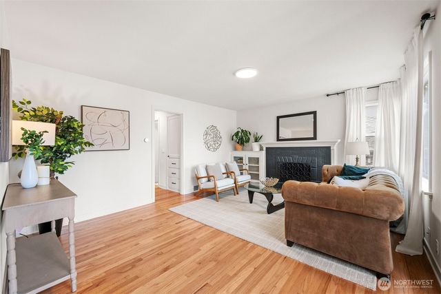 1035 NE 100th Street, Seattle, WA 98125