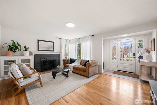 1035 NE 100th Street, Seattle, WA 98125