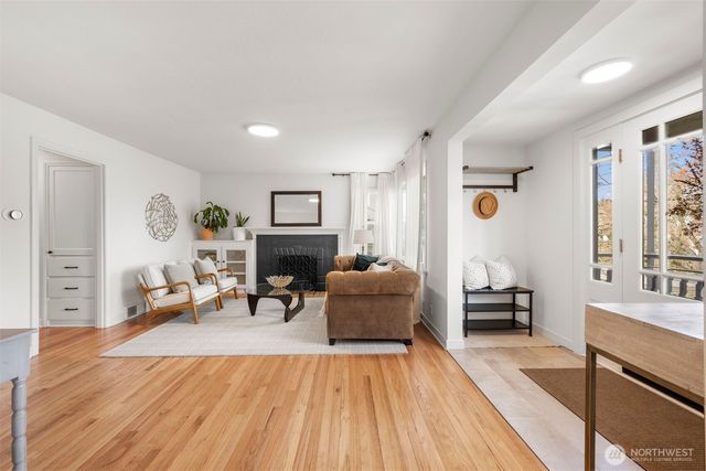 1035 NE 100th Street, Seattle, WA 98125