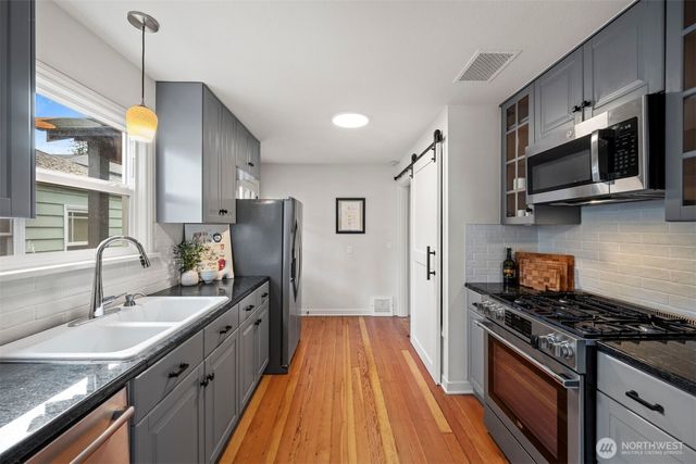 1035 NE 100th Street, Seattle, WA 98125