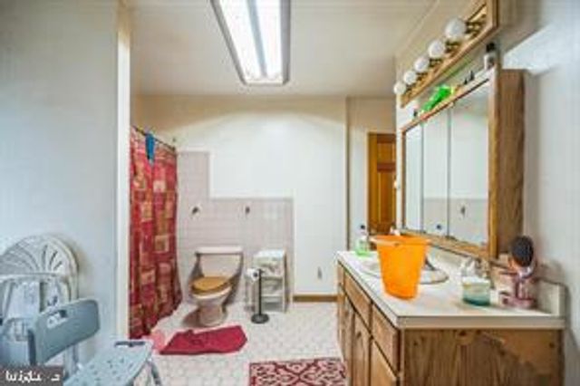 82-84 CHESTER PIKE, Darby, PA 19023