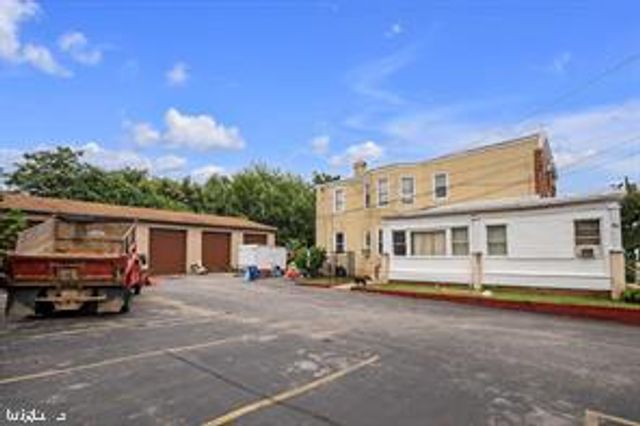 82-84 CHESTER PIKE, Darby, PA 19023