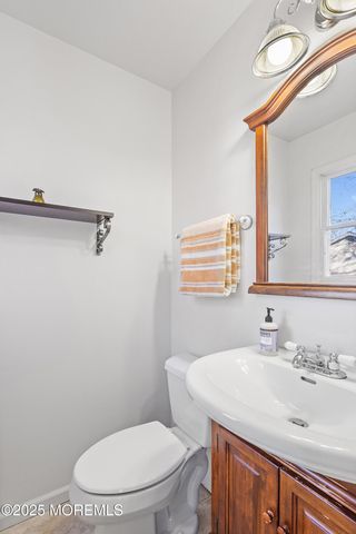 100 Leeward Road, Manahawkin, NJ 08050