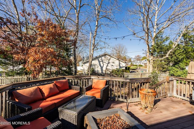 100 Leeward Road, Manahawkin, NJ 08050