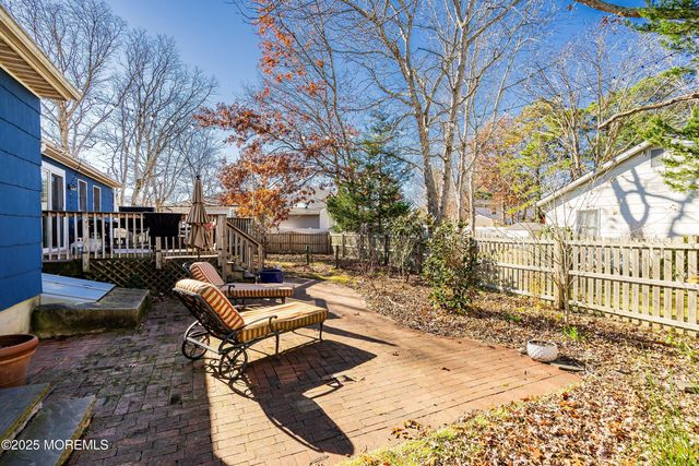 100 Leeward Road, Manahawkin, NJ 08050