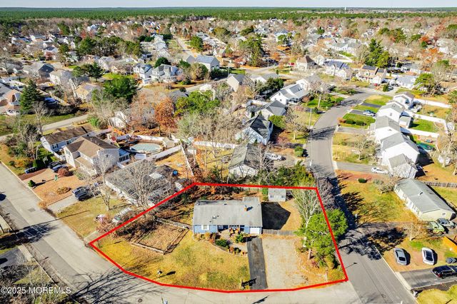 100 Leeward Road, Manahawkin, NJ 08050