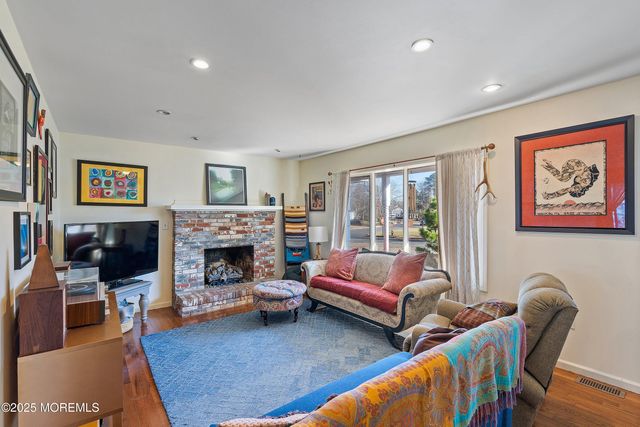 100 Leeward Road, Manahawkin, NJ 08050