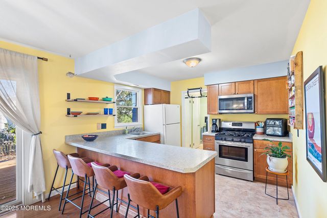 100 Leeward Road, Manahawkin, NJ 08050