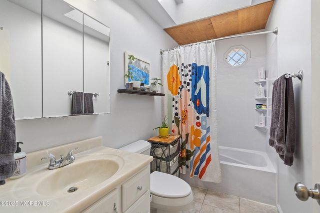 100 Leeward Road, Manahawkin, NJ 08050