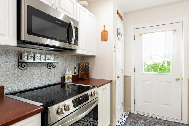 11 Spruce Road, Middleton, NH 03887