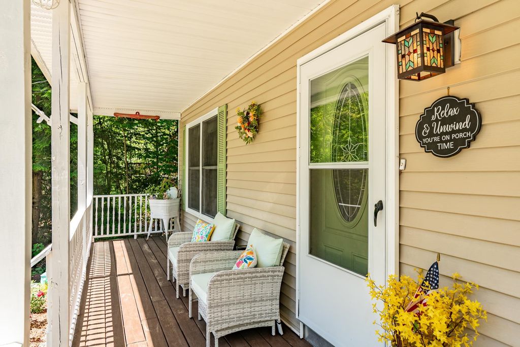 11 Spruce Road, Middleton, NH 03887