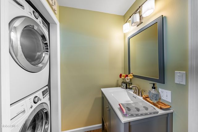 96 Euclid Avenue, Troy, NY 12180