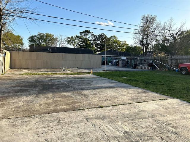8506 Montridge Drive, Houston, TX 77055