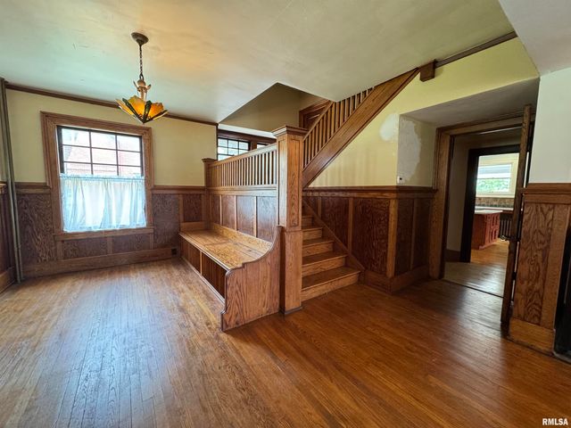 387 N KELLOGG Street, Galesburg, IL 61401