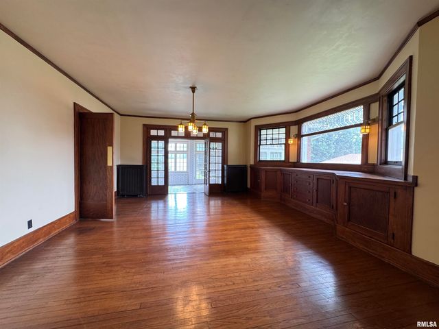 387 N KELLOGG Street, Galesburg, IL 61401