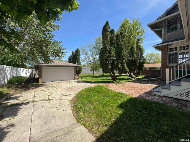 387 N KELLOGG Street, Galesburg, IL 61401