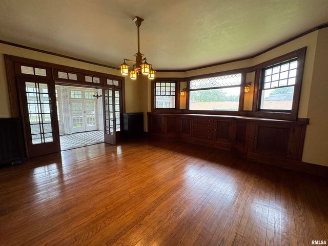 387 N KELLOGG Street, Galesburg, IL 61401