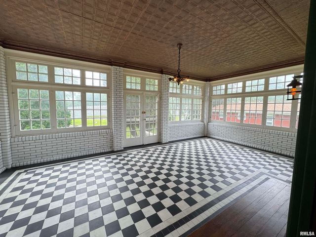 387 N KELLOGG Street, Galesburg, IL 61401