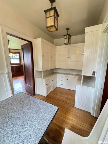 387 N KELLOGG Street, Galesburg, IL 61401