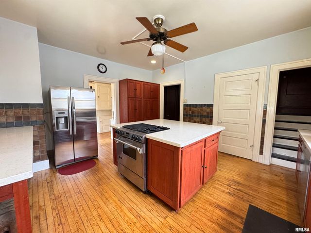 387 N KELLOGG Street, Galesburg, IL 61401