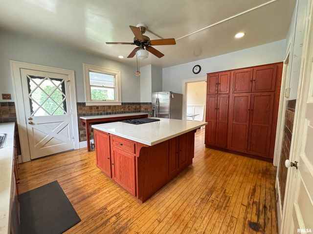 387 N KELLOGG Street, Galesburg, IL 61401