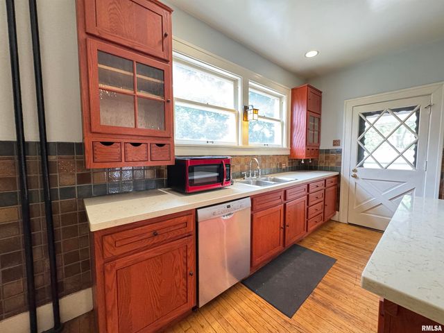 387 N KELLOGG Street, Galesburg, IL 61401