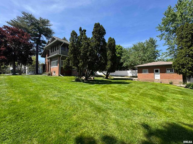 387 N KELLOGG Street, Galesburg, IL 61401