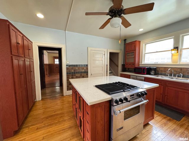 387 N KELLOGG Street, Galesburg, IL 61401