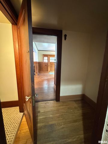 387 N KELLOGG Street, Galesburg, IL 61401