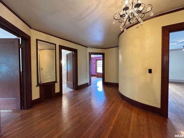 387 N KELLOGG Street, Galesburg, IL 61401