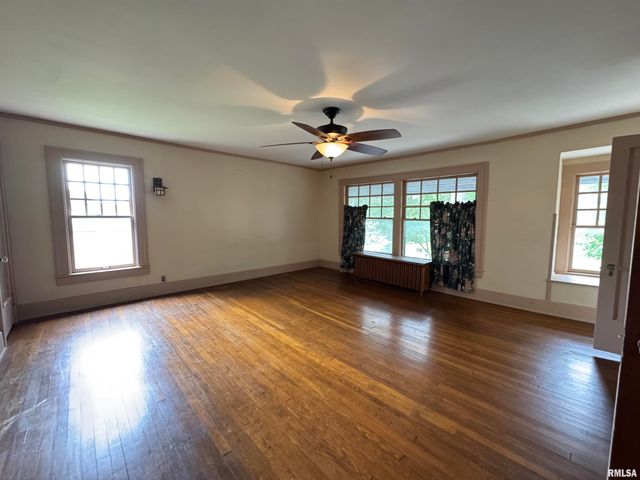 387 N KELLOGG Street, Galesburg, IL 61401