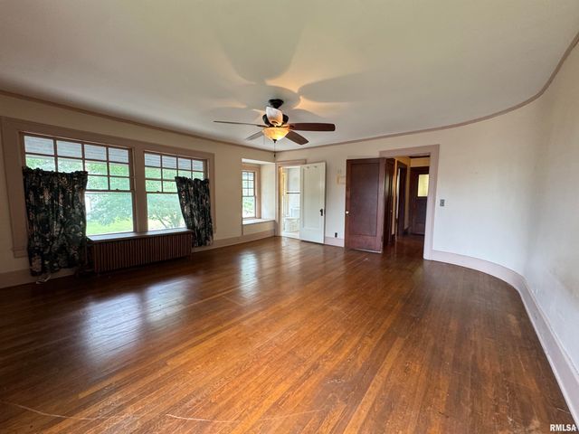 387 N KELLOGG Street, Galesburg, IL 61401