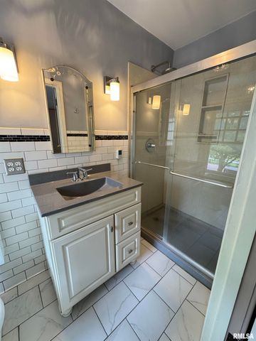 387 N KELLOGG Street, Galesburg, IL 61401