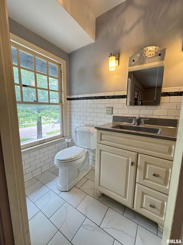 387 N KELLOGG Street, Galesburg, IL 61401