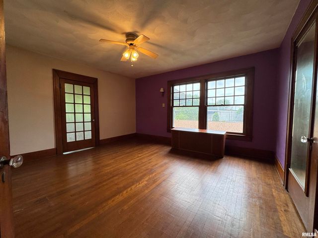 387 N KELLOGG Street, Galesburg, IL 61401