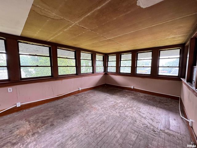 387 N KELLOGG Street, Galesburg, IL 61401