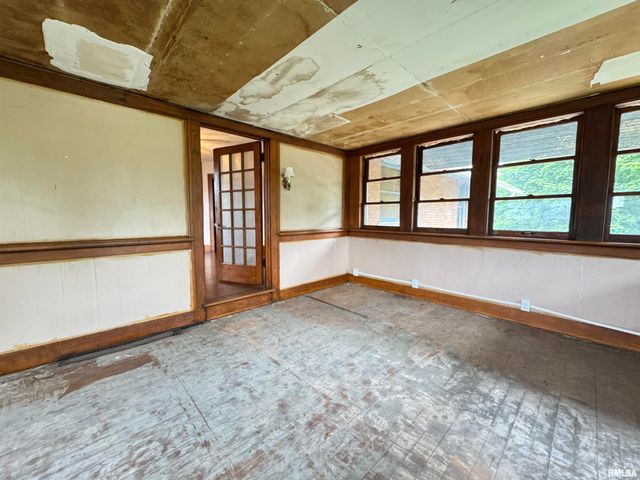 387 N KELLOGG Street, Galesburg, IL 61401